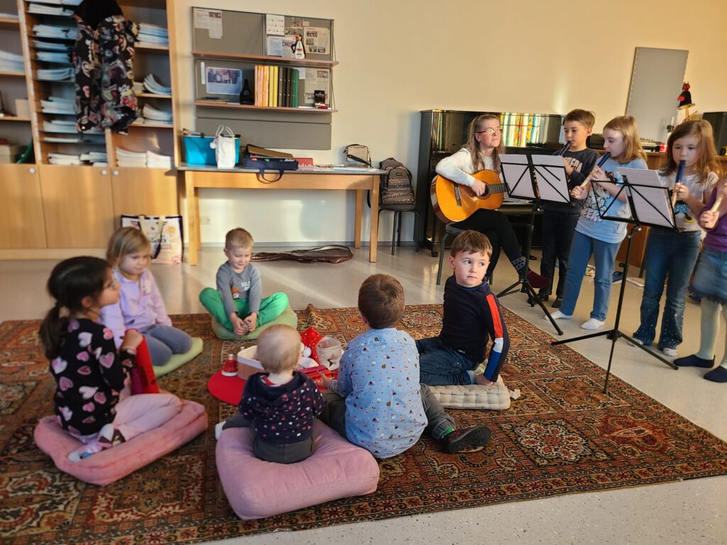 Vorweihnachtsstunde der Jüngsten :)